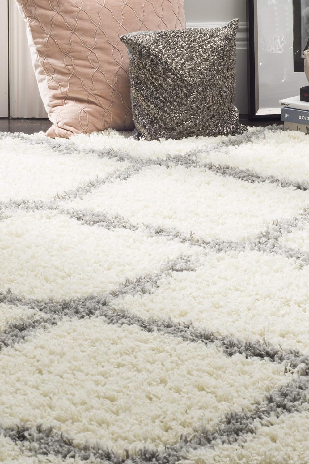 SAFAVIEH Dallas Shag Rug 5’1″x7’6″, Soft Plush Ivory & Grey SGD257F